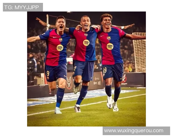 足球明星与子女共同成长的瞬间回顾父爱与传承的完美融合